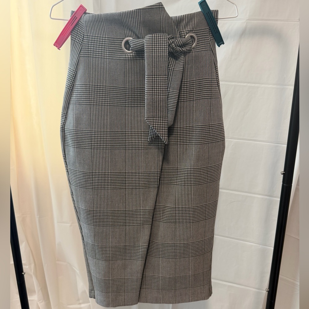 H&M Black and White Plaid Pencil Skirt with Belt